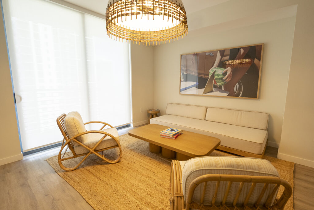 2-MIAWEST-THEO-1BR-Unit